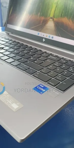 New Laptop HP ZBook Firefly G8 16GB Intel Core i7 SSD 512GB
