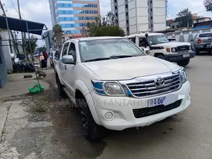 Toyota Hilux SR5 4x4 2014 White