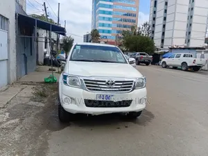Toyota Hilux SR5 4x4 2014 White