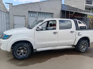 Toyota Hilux SR5 4x4 2014 White