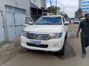 Toyota Hilux SR5 4x4 2014 White
