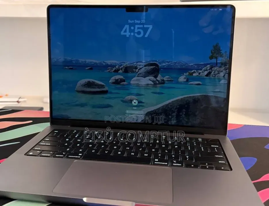 New Laptop Apple MacBook Pro 2023 M3 8GB Apple M3 Pro SSD 512GB