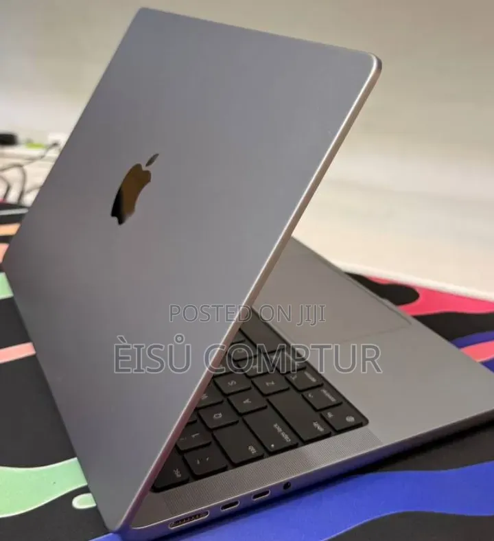 New Laptop Apple MacBook Pro 2023 M3 8GB Apple M3 Pro SSD 512GB