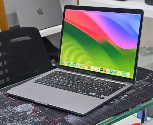 New Laptop Apple MacBook 2020 8GB Apple M1 SSD 256GB