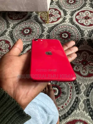 Apple iPhone SE (2022) 64 GB Red
