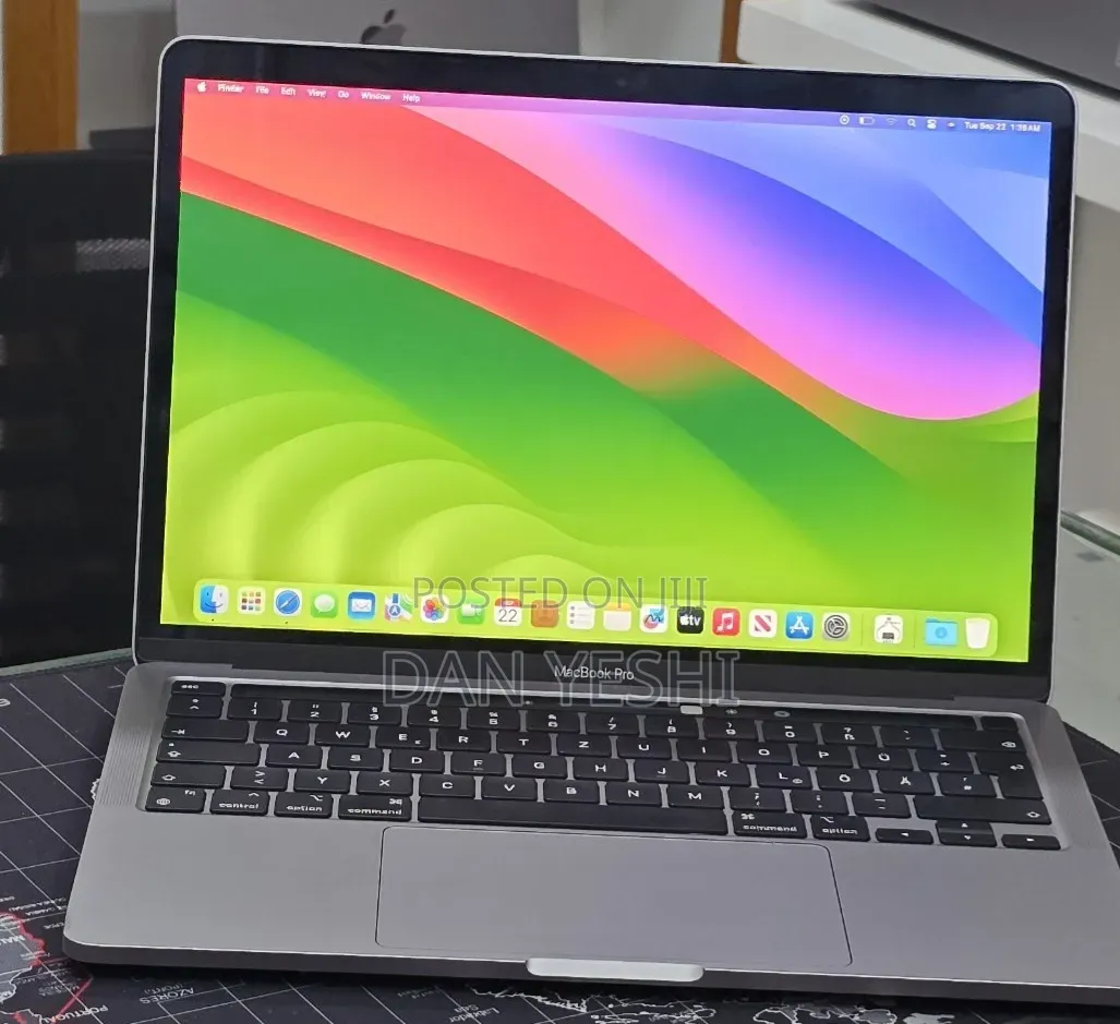 New Laptop Apple MacBook Pro 2020 M1 8GB Apple M1 SSD 256GB