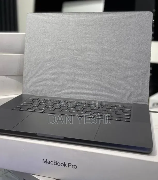 New Laptop Apple MacBook Pro 48GB Apple M4 Max SSD 2T