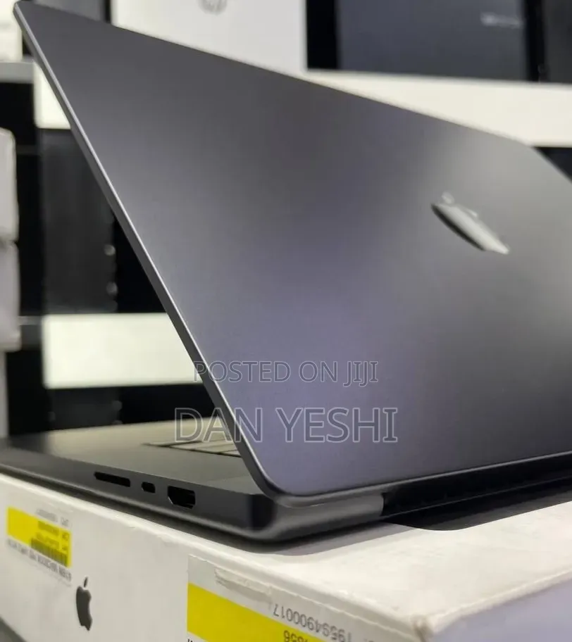 New Laptop Apple MacBook Pro 48GB Apple M4 Max SSD 2T