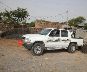 Toyota Hilux 2003 White