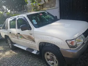 Toyota Hilux 2003 White