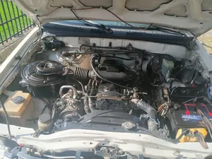 Toyota Hilux 2003 White