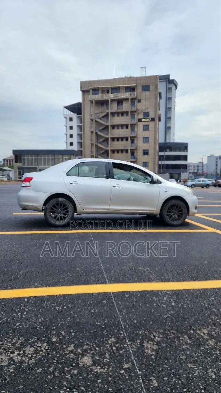 Toyota Belta 2007 Silver