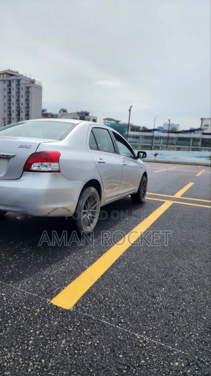 Toyota Belta 2007 Silver