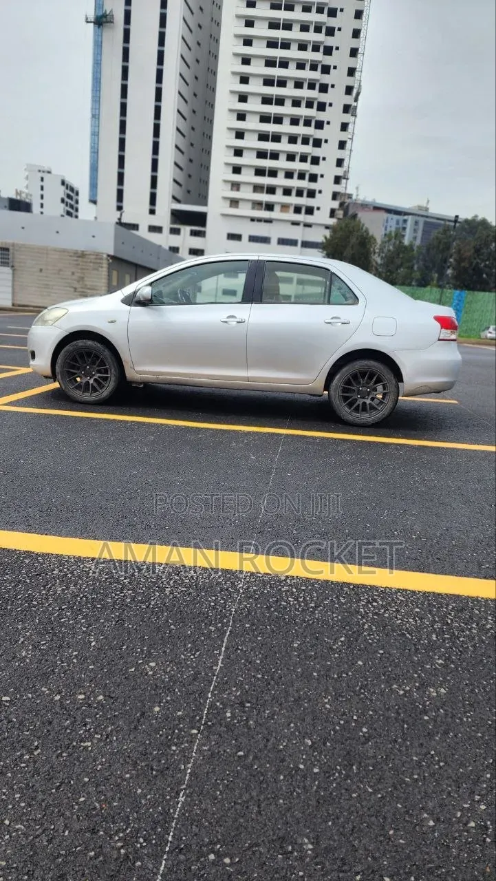 Toyota Belta 2007 Silver