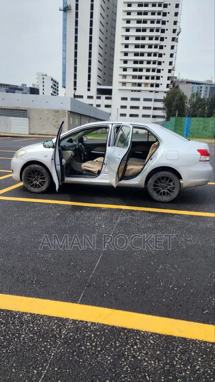 Toyota Belta 2007 Silver