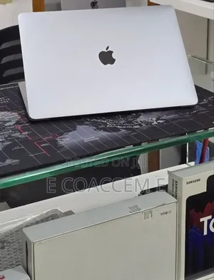 New Laptop Apple MacBook 8GB SSD 256GB