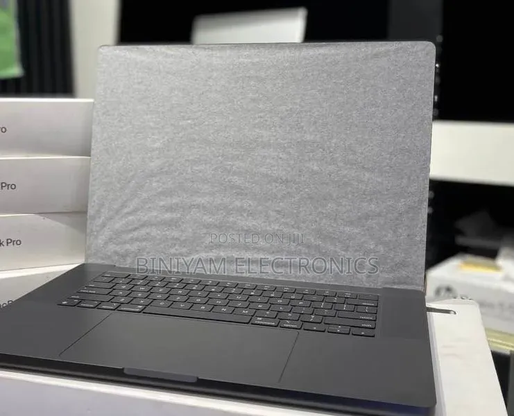 New Laptop Apple MacBook Pro 2024 M4 Max 48GB Apple M4 Max SSD 2T