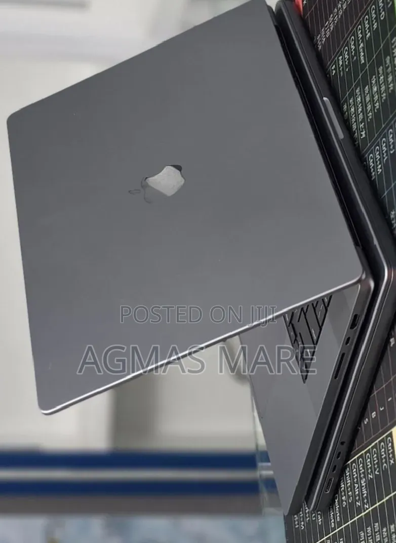 New Laptop Apple MacBook Pro 2020 M1 8GB Apple M1 SSD 512GB