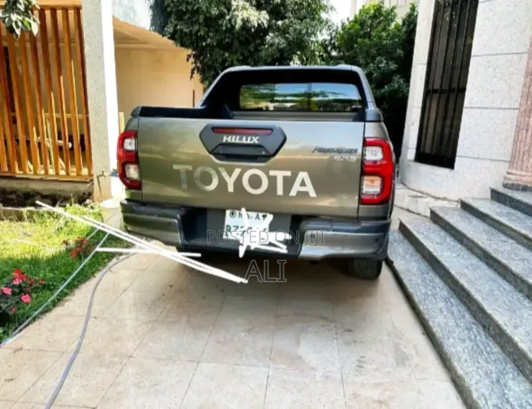 Toyota Hilux 2021 Gold