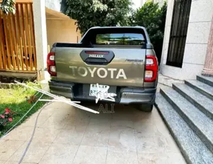 Toyota Hilux 2021 Gold