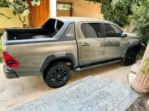 Toyota Hilux 2021 Gold