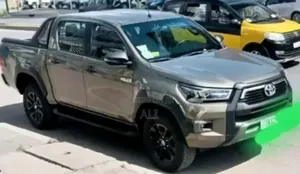 Toyota Hilux 2021 Gold