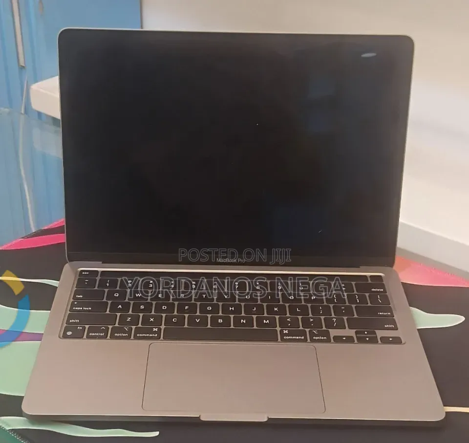 New Laptop Apple MacBook Pro 2020 M1 8GB Apple M1 SSD 256GB