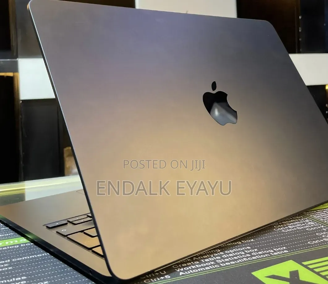 New Laptop Apple MacBook Air 2022 M2 8GB Apple M2 SSD 512GB