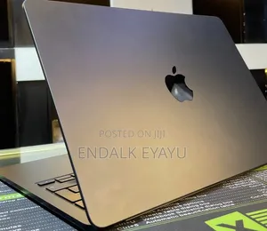 New Laptop Apple MacBook Air 2022 M2 8GB Apple M2 SSD 512GB