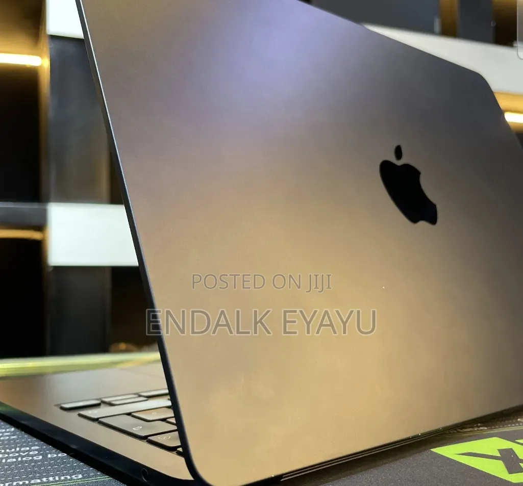 New Laptop Apple MacBook Air 2022 M2 8GB Apple M2 SSD 512GB