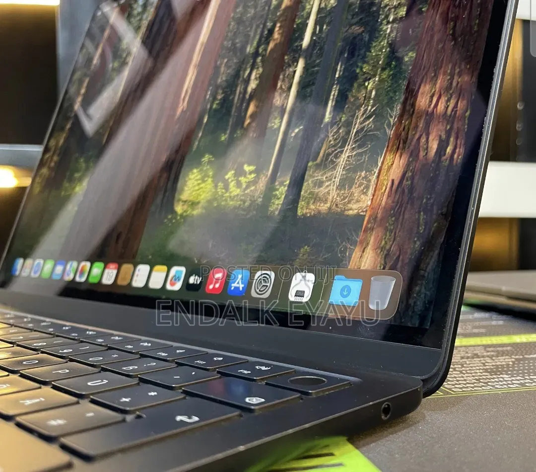 New Laptop Apple MacBook Air 2022 M2 8GB Apple M2 SSD 512GB