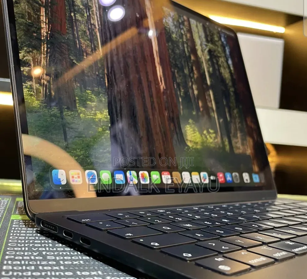 New Laptop Apple MacBook Air 2022 M2 8GB Apple M2 SSD 512GB