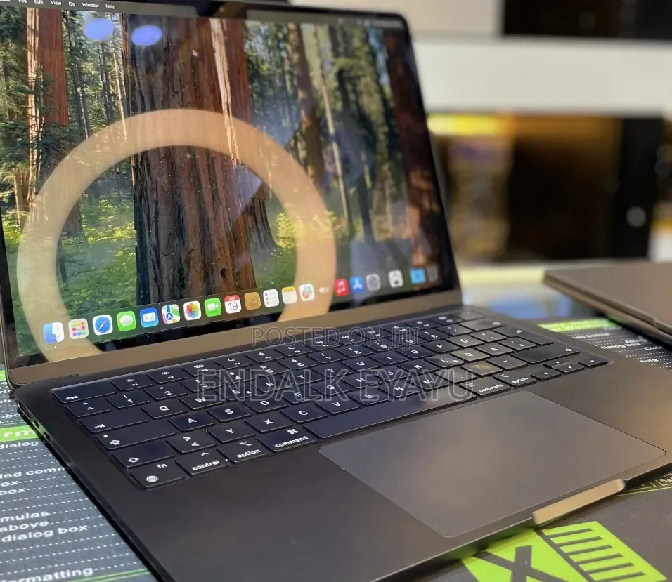 New Laptop Apple MacBook Air 2022 M2 8GB Apple M2 SSD 512GB