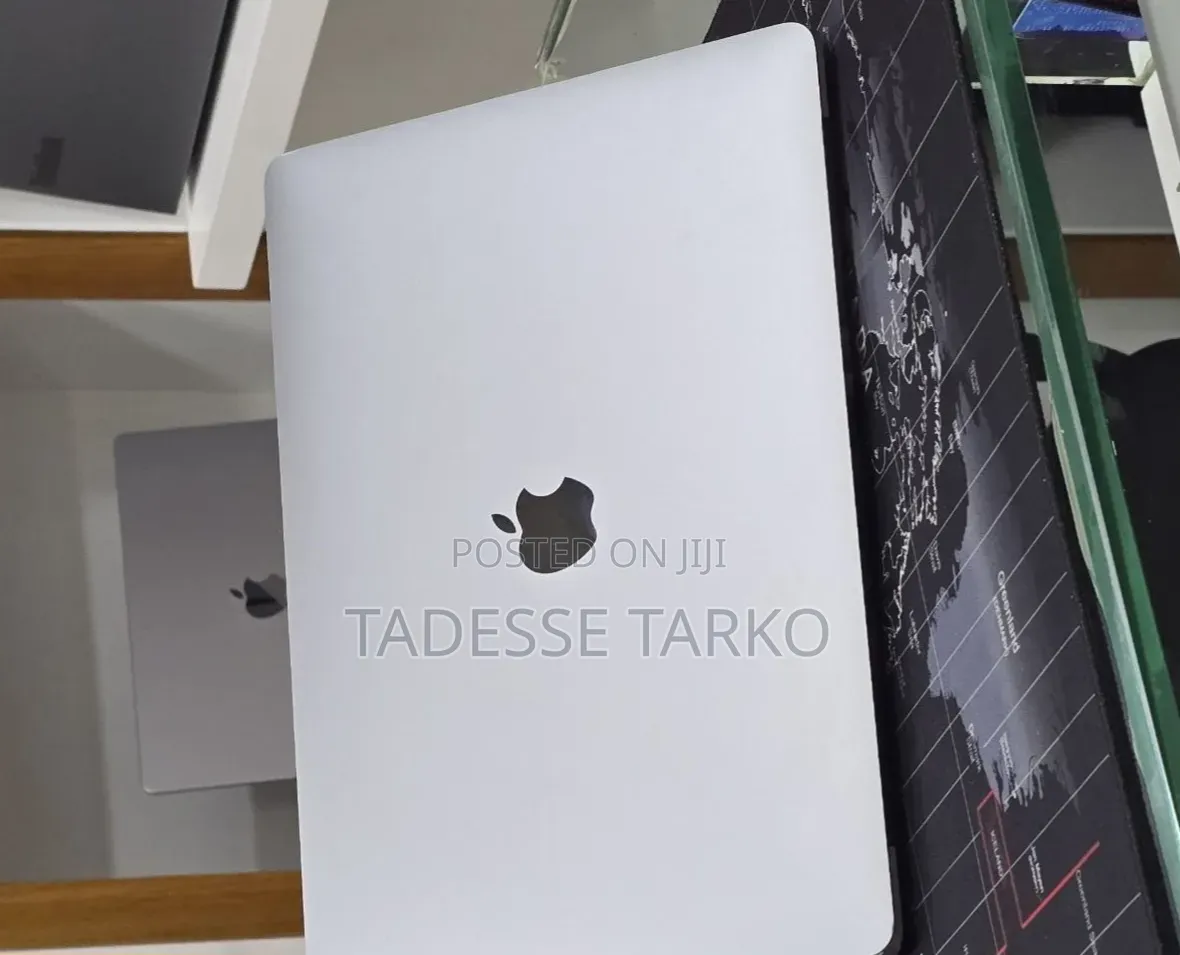 New Laptop Apple MacBook Pro 2020 M1 8GB Apple M1 Pro SSD 256GB