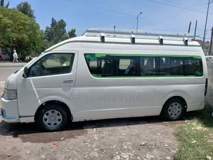 Toyota HiAce 2016 White