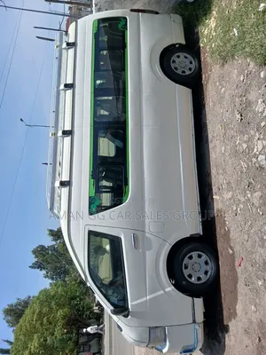 Toyota HiAce 2016 White