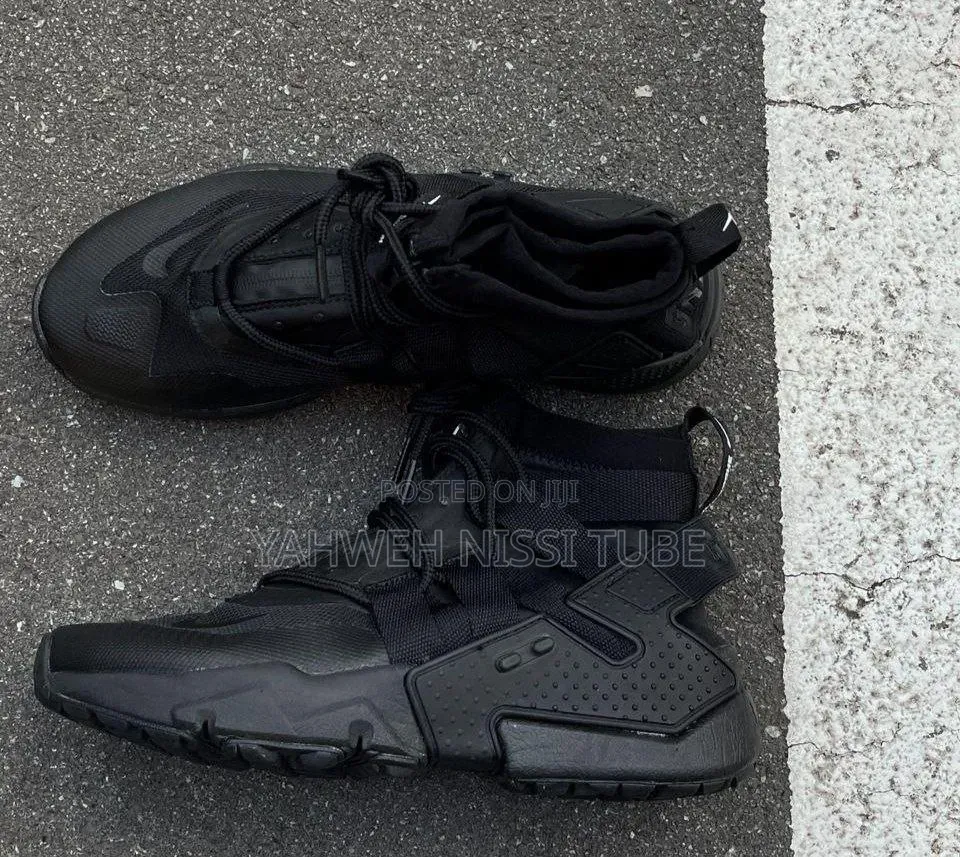 Nike Air Huarache Gripp "Triple Black