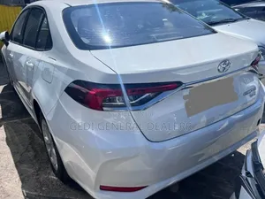 Toyota Corolla 2022 Off white