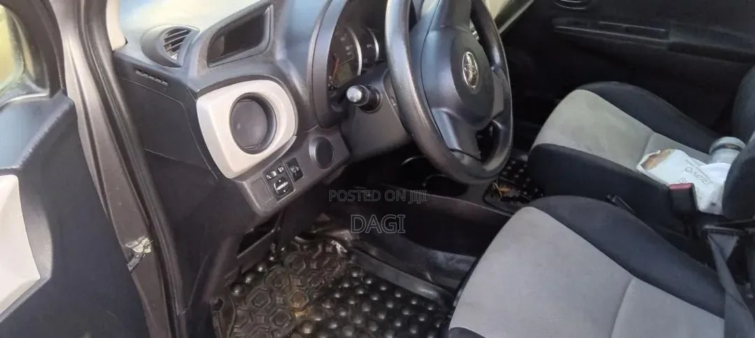 Toyota Yaris 2011 Black
