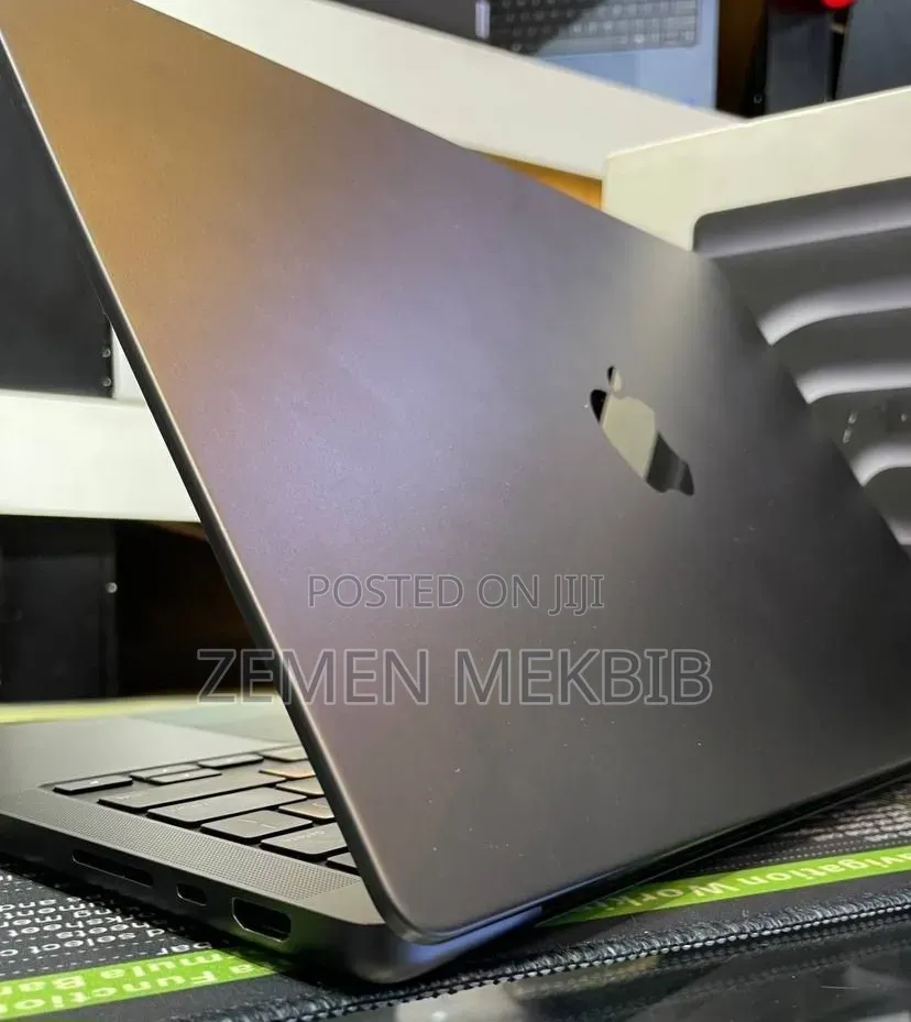 New Laptop Apple MacBook Pro 2024 M4 48GB Apple M4 SSD 2T
