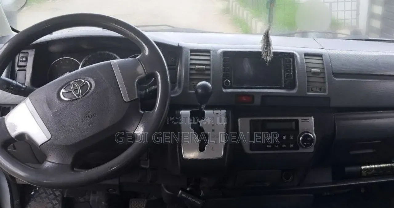 Toyota HiAce 2017 Beige