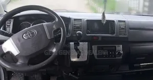 Toyota HiAce 2017 Beige