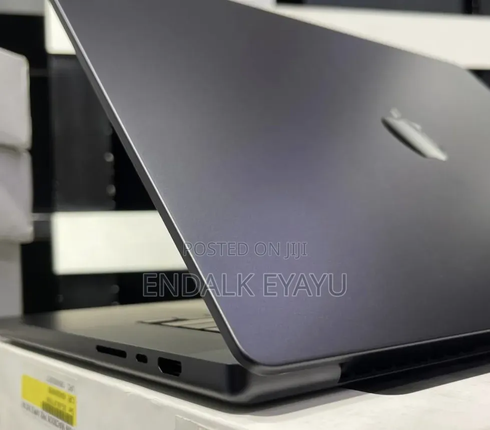 New Laptop Apple MacBook Pro 2024 M4 Max 48GB Apple M4 Max SSD 2T