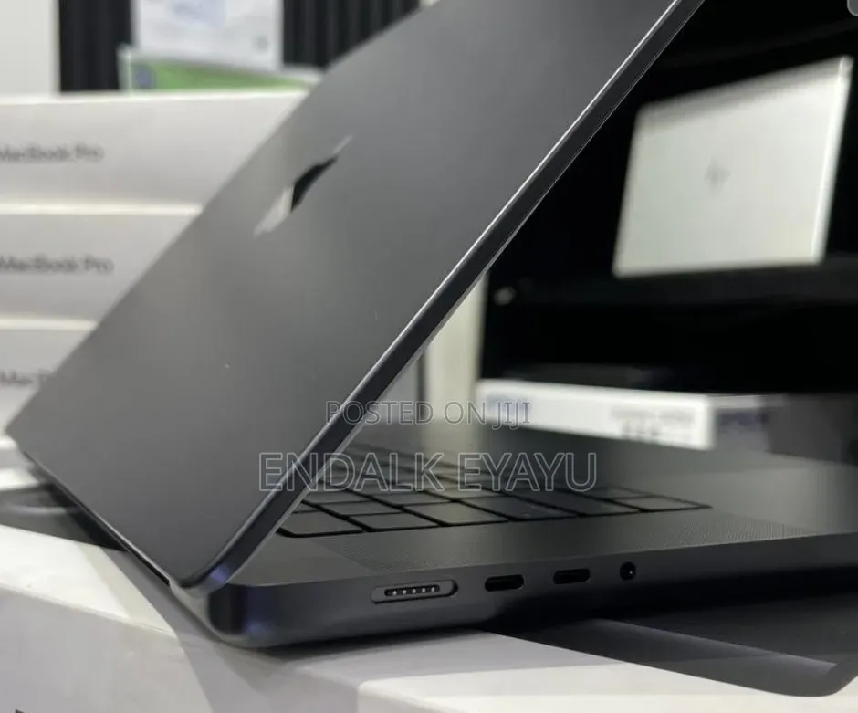 New Laptop Apple MacBook Pro 2024 M4 Max 48GB Apple M4 Max SSD 2T