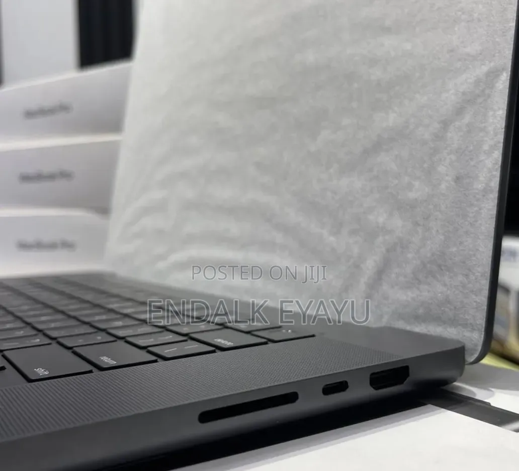 New Laptop Apple MacBook Pro 2024 M4 Max 48GB Apple M4 Max SSD 2T
