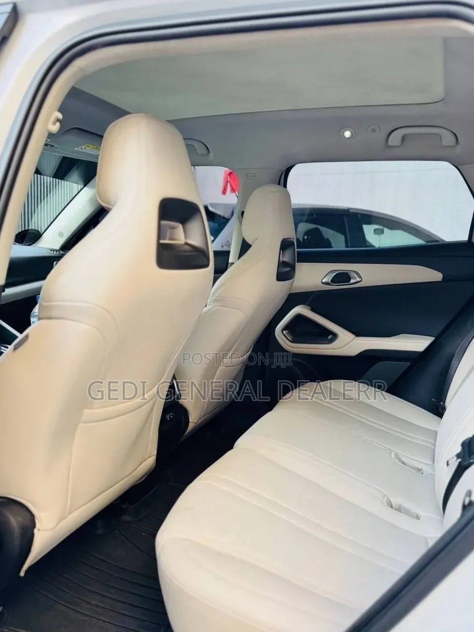 BYD Yuan Up 45 kWh FWD 2024 Beige