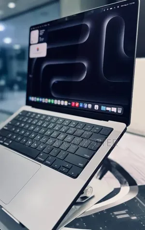 New Laptop Apple MacBook Pro 2021 M1 16GB Apple M1 Pro SSD 512GB