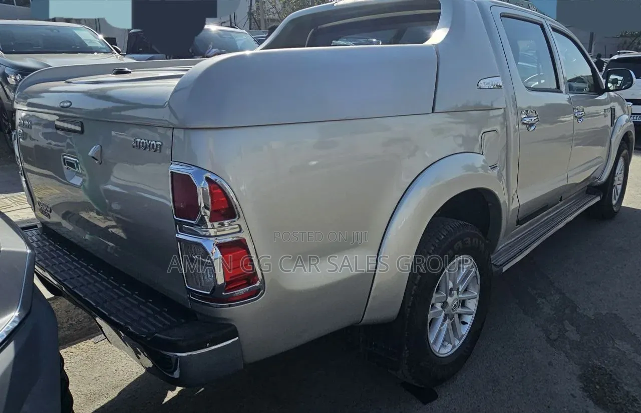 Toyota Hilux 2014 Silver