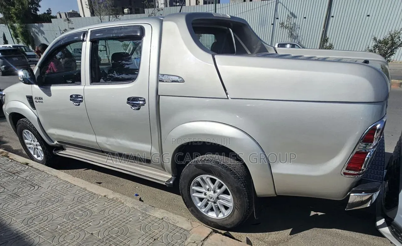 Toyota Hilux 2014 Silver