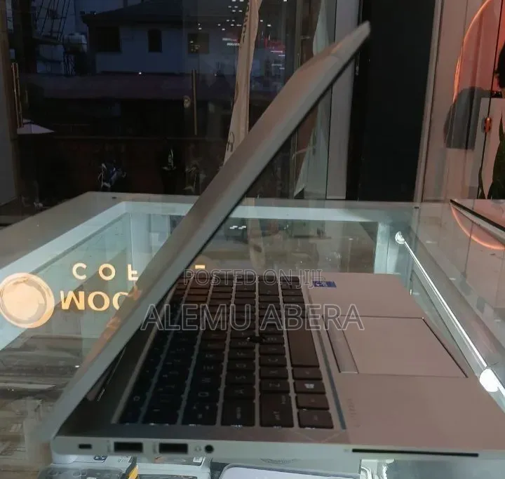 New Laptop HP EliteBook 840 G8 16GB Intel Core i7 SSD 512GB